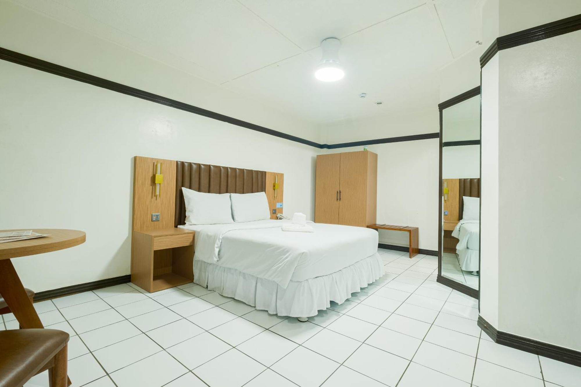 Orchid Inn Angeles Room photo
